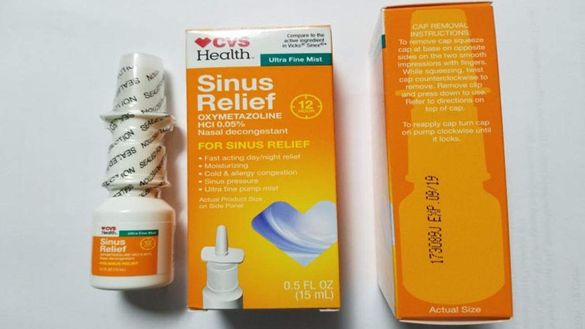 El producto se usa para descongestionar la nariz y está envasado en una botella de 0.5 onzas líquidas que se coloca en una caja de cartón plegable individual.