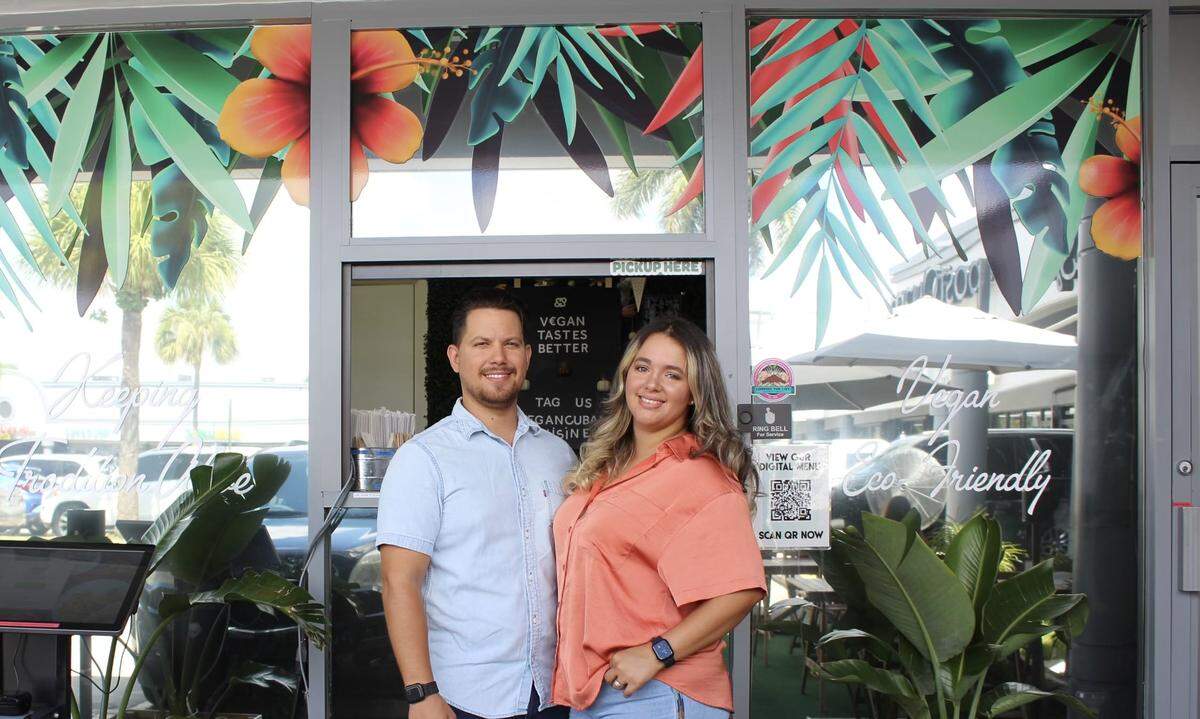 Steven Rodríguez y Liz Machado son los propietarios de Vegan Cuban Cuisine, un restaurante de Kendall que triunfa con platos de la cocina cubana veganos, que también se pueden ordenar para Thanksgiving y Navidad, con vistas a tener en la mesa una opción para quienes no comen carne.