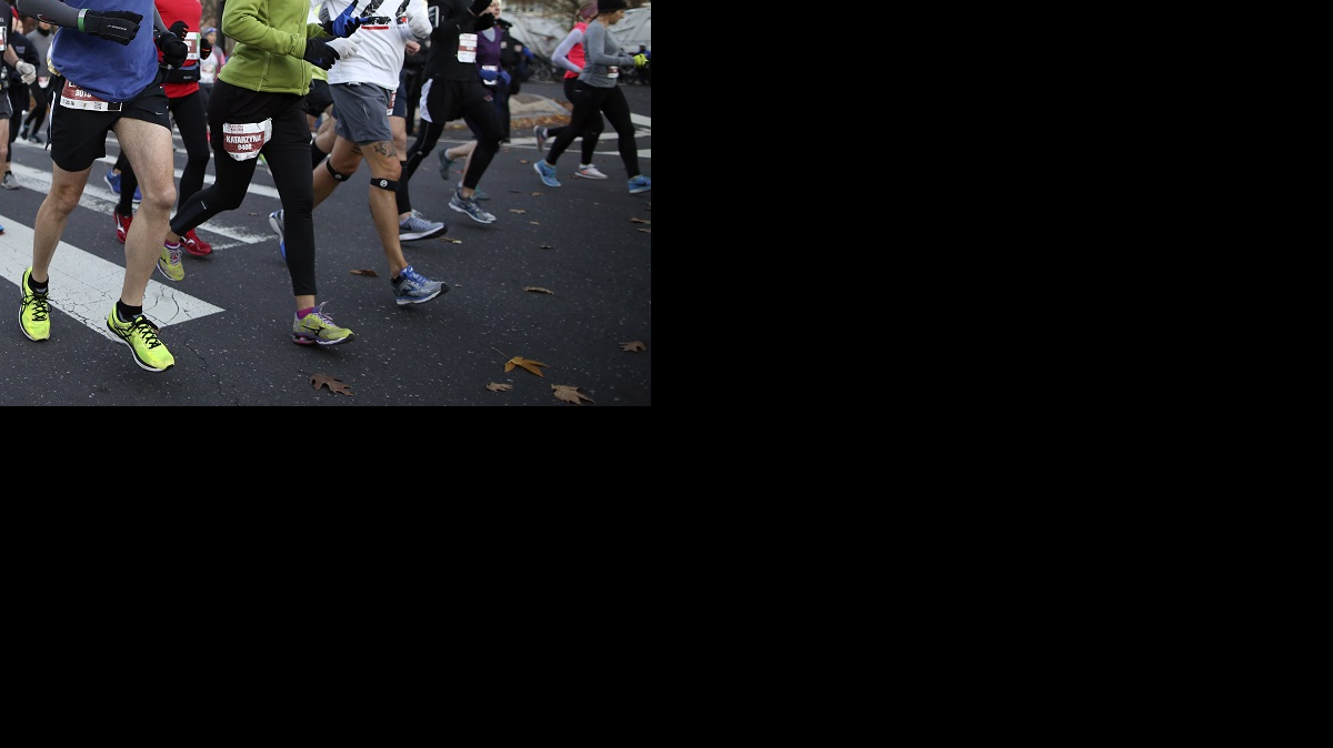 Una mujer que corría por primera vez el Medio Maratón Trail Hog en el condado de Sarasota, en la costa oeste de Florida, se llevó el susto de su vida cuando se extravió durante 12 horas, tras perder de vista las marcas indicadoras del recorrido, informó este lunes un medio local.