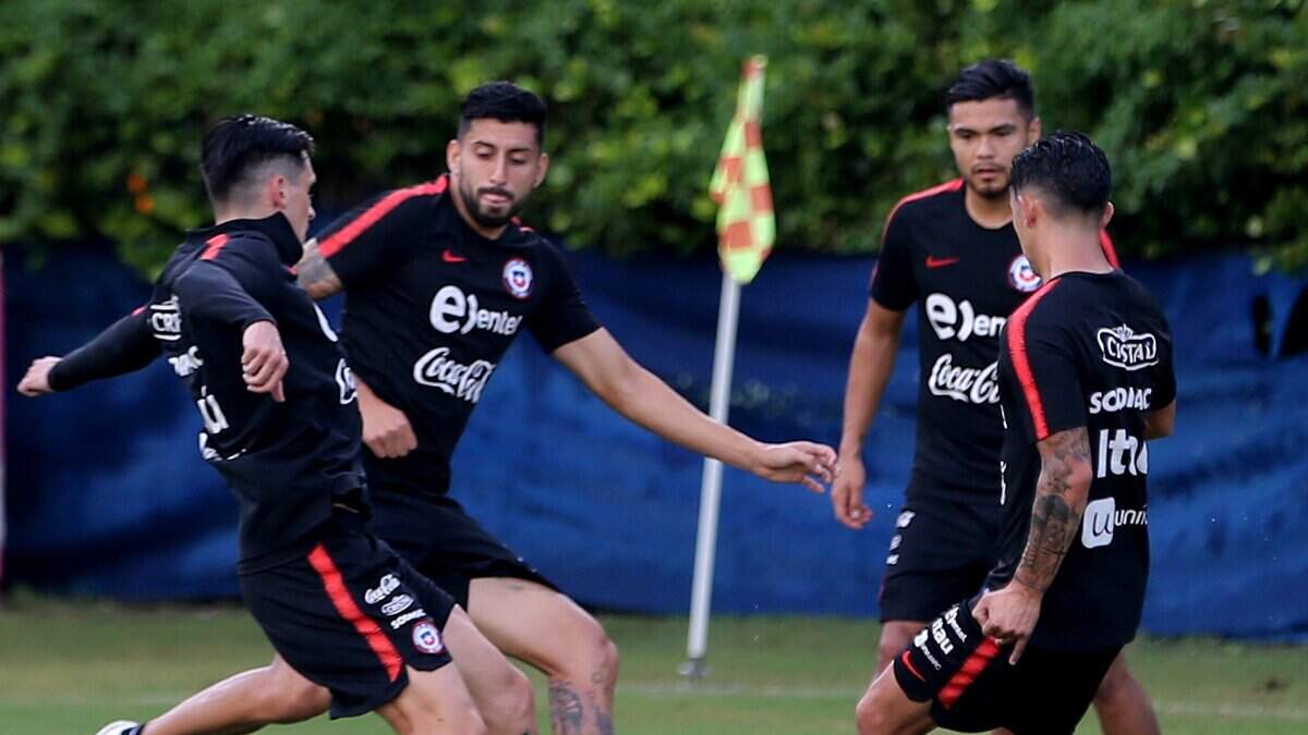 Jugadores de la selección chilena durante un entrenamiento el 10 de octubre de 2018 en Sunrise, Florida, con vistas al partido amistoso contra Perú en el Hard Rock Stadium en Miami Garden.
