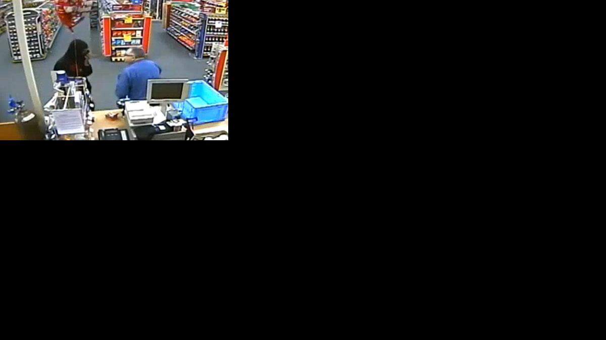 Los atracos más recientes tuvieron lugar el lunes por la noche en dos negocios separados, dijo la policía de North Miami.