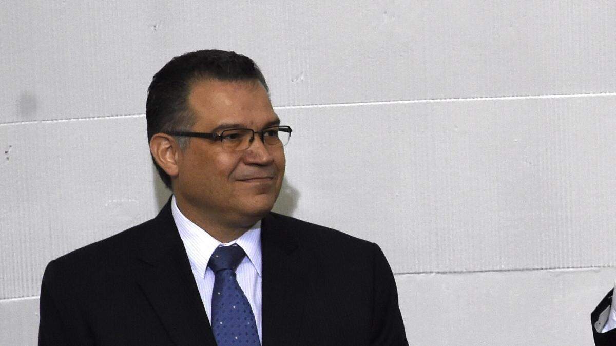 El nuevo presidente de la Asamblea Nacional, Henry Ramos Allup (der.), junto al primer vicepresidente Enrique Márquez, el martes en Caracas. 