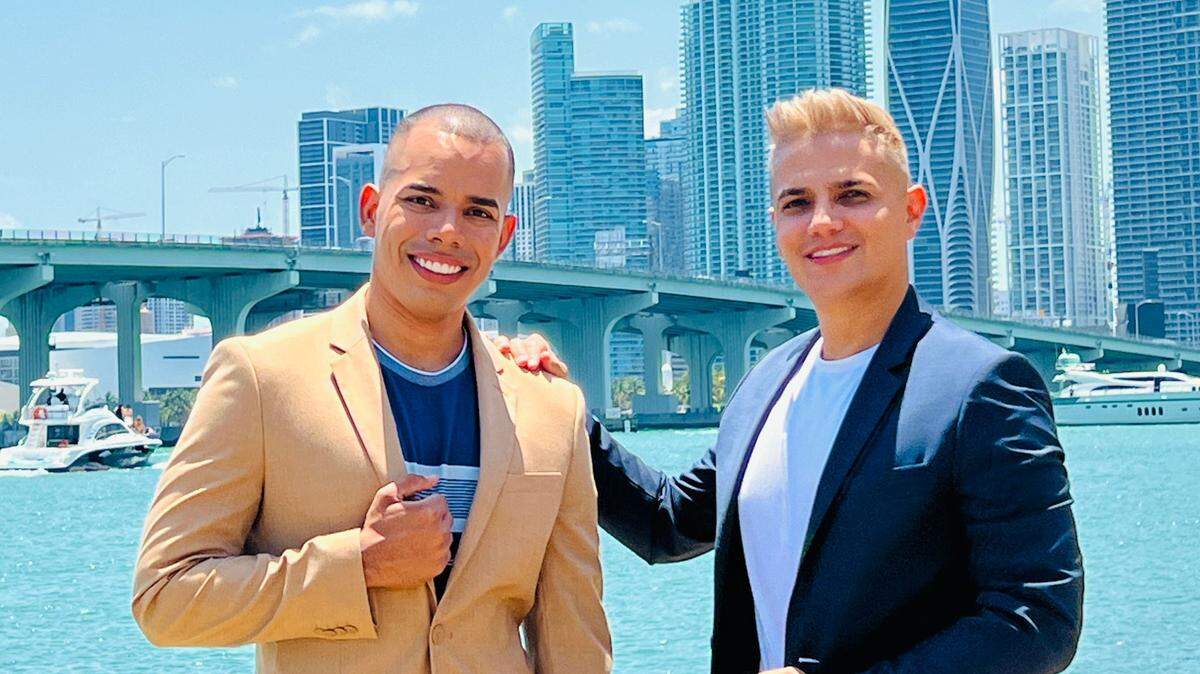 Bryan Sorto, “Gugulito”, junto a Dany Galindo.