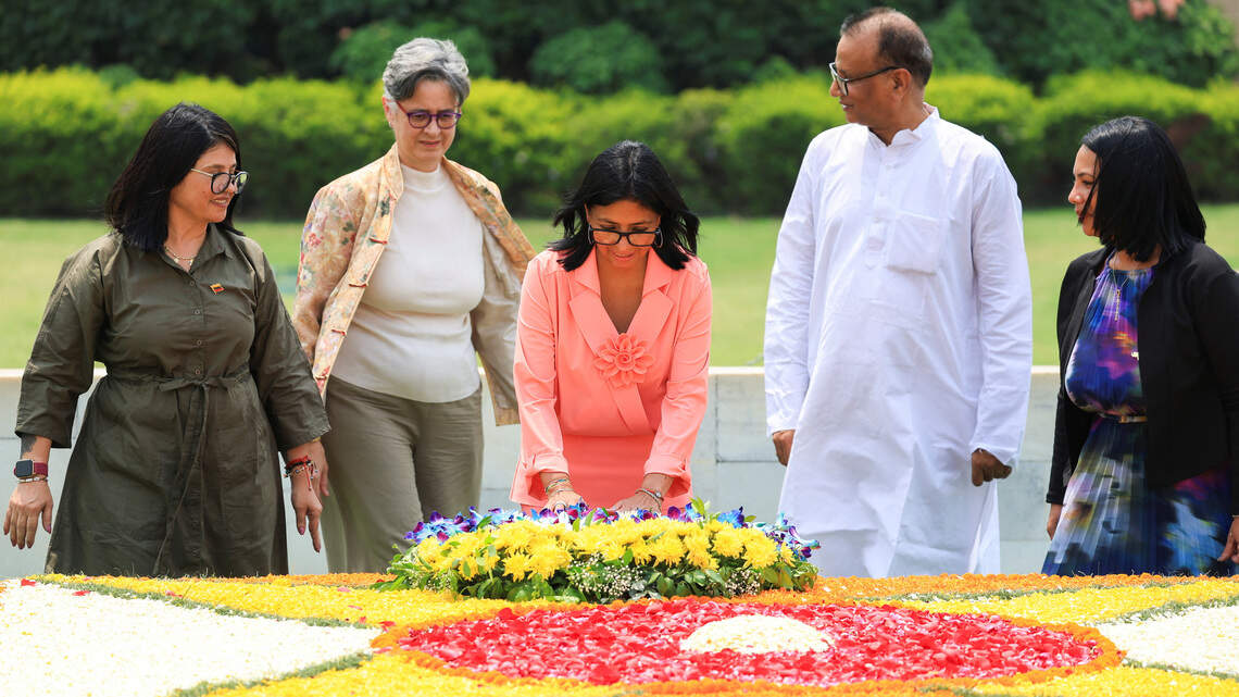 Delcy Rodríguez visita el ashram de Sai Baba, vínculo espiritual de figuras chavistas