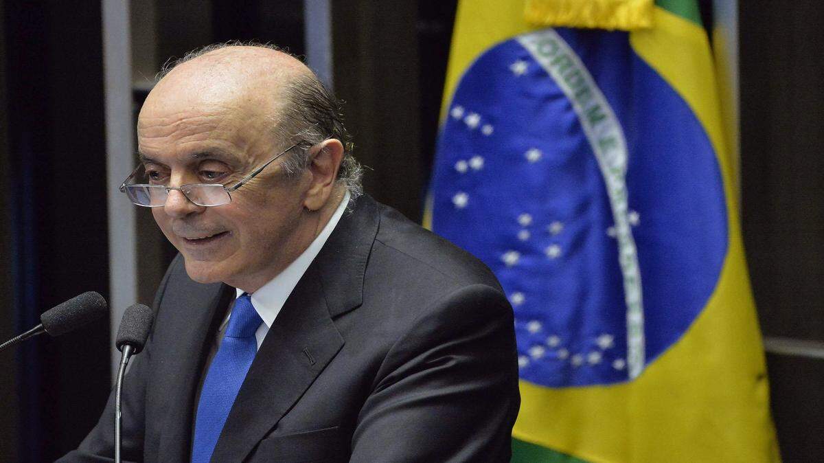 El senador José Serra, durante la sesión del Senado, en Brasilia (Brasil), en la madrugada del miércoles 12 de mayo de 2016. 