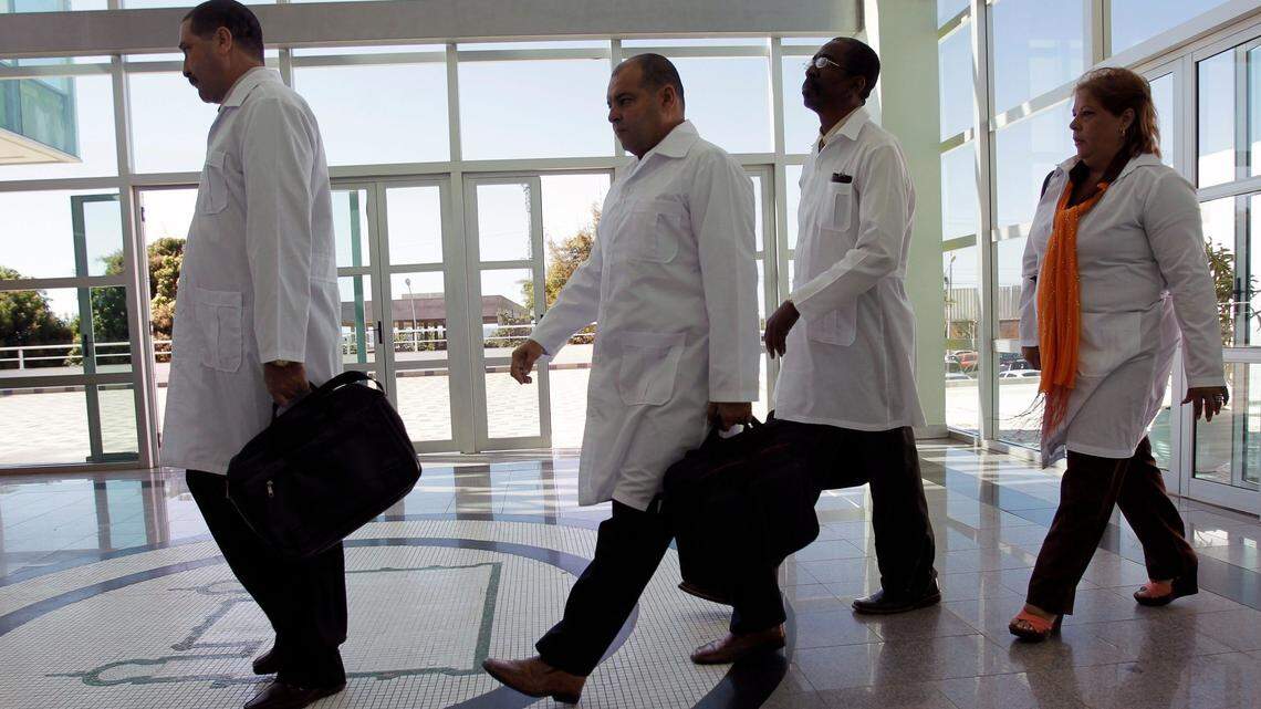 Médicos cubanos en la Universidad de Brasilia el 26 de agosto del 2013.