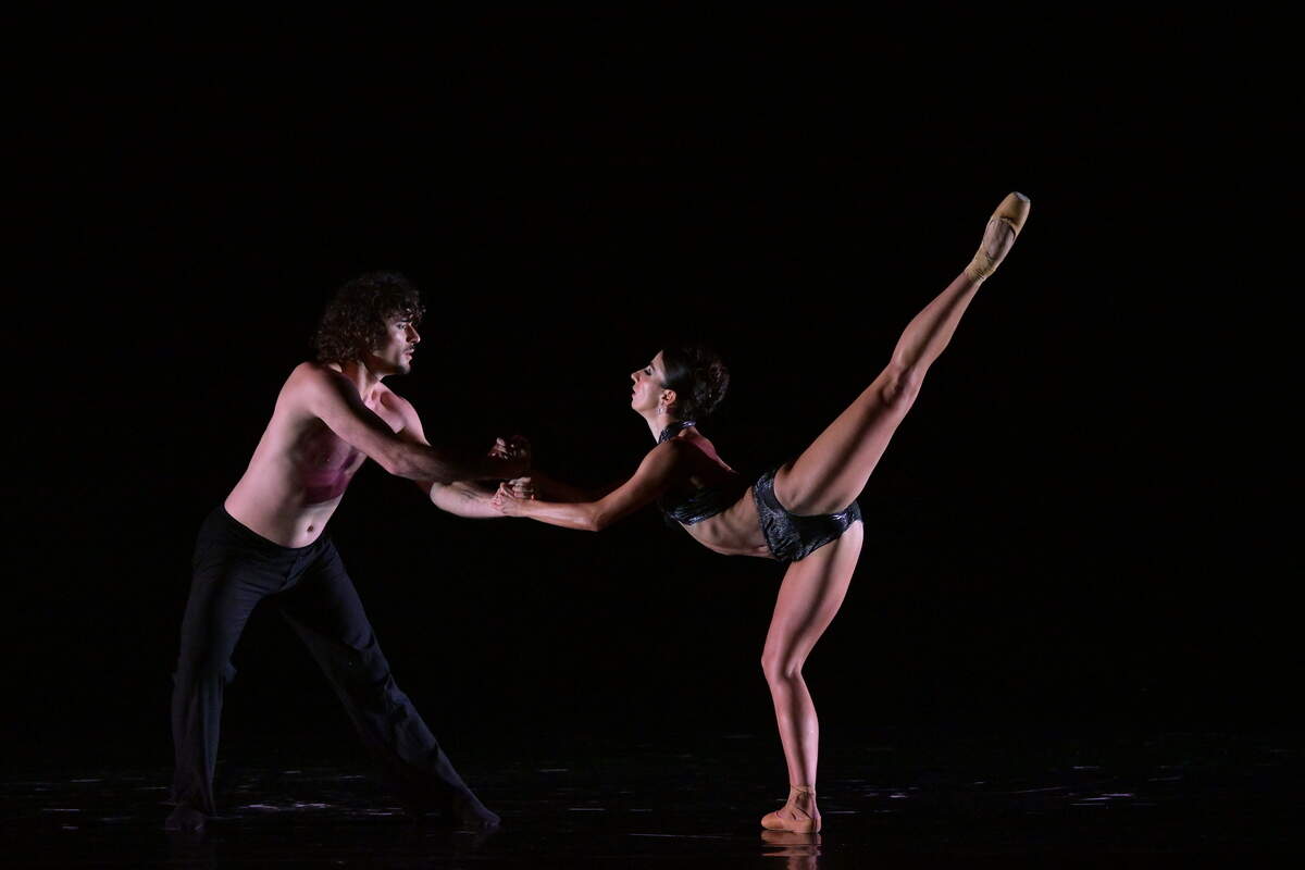 Eleni Gialas y Rafael Ruiz, del Cuban Classical Ballet of Miami (CCBM) en “Cosmic Fairy Tale”, obra presentada en el XXIX International Ballet Festival de Miami.
