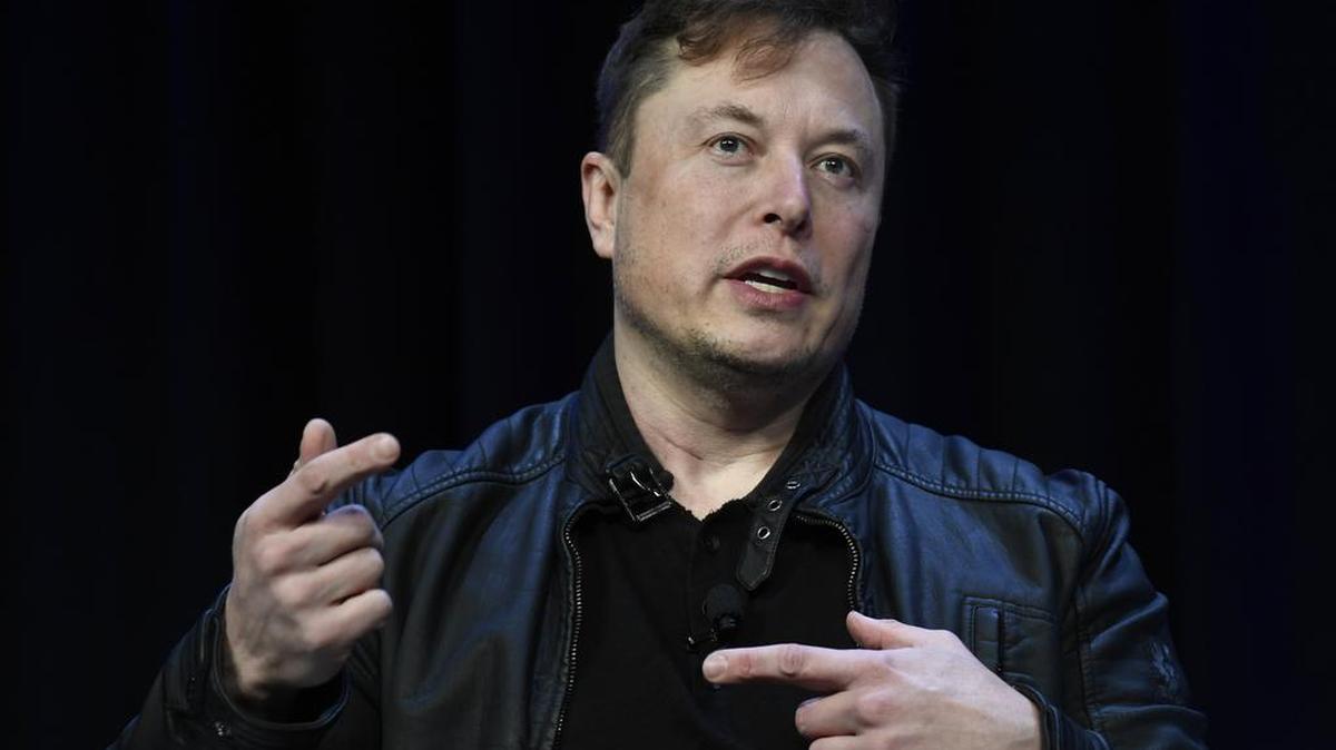 En esta foto de archivo del 9 de marzo de 2020, el director ejecutivo de Tesla y SpaceX, Elon Musk, habla en la Conferencia y Exposición SATELITE en Washington.
