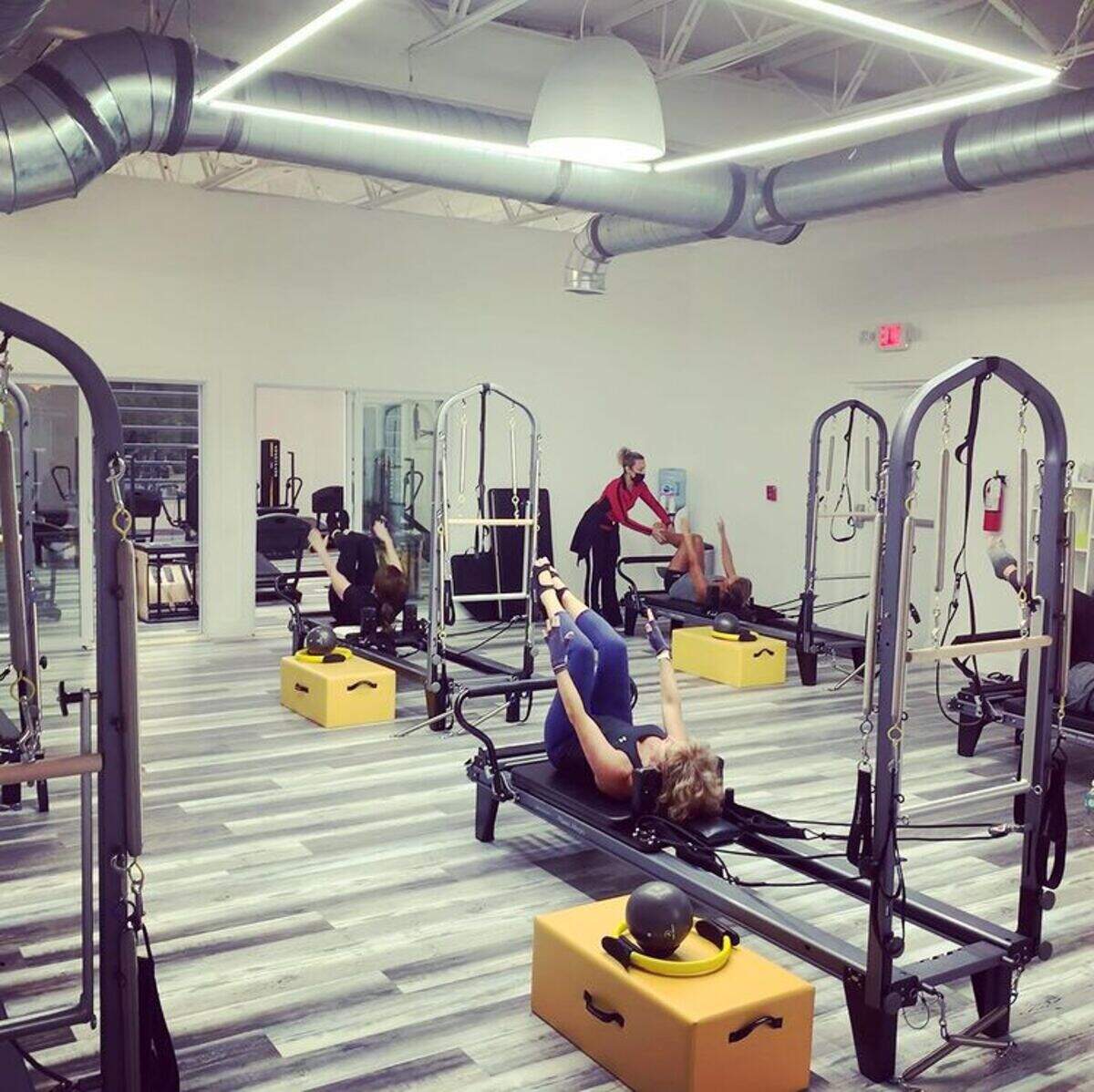 Elev8 Pilates, ubicado en Coral Gables, ofrece oportunidades de entrenamiento privado y grupal.