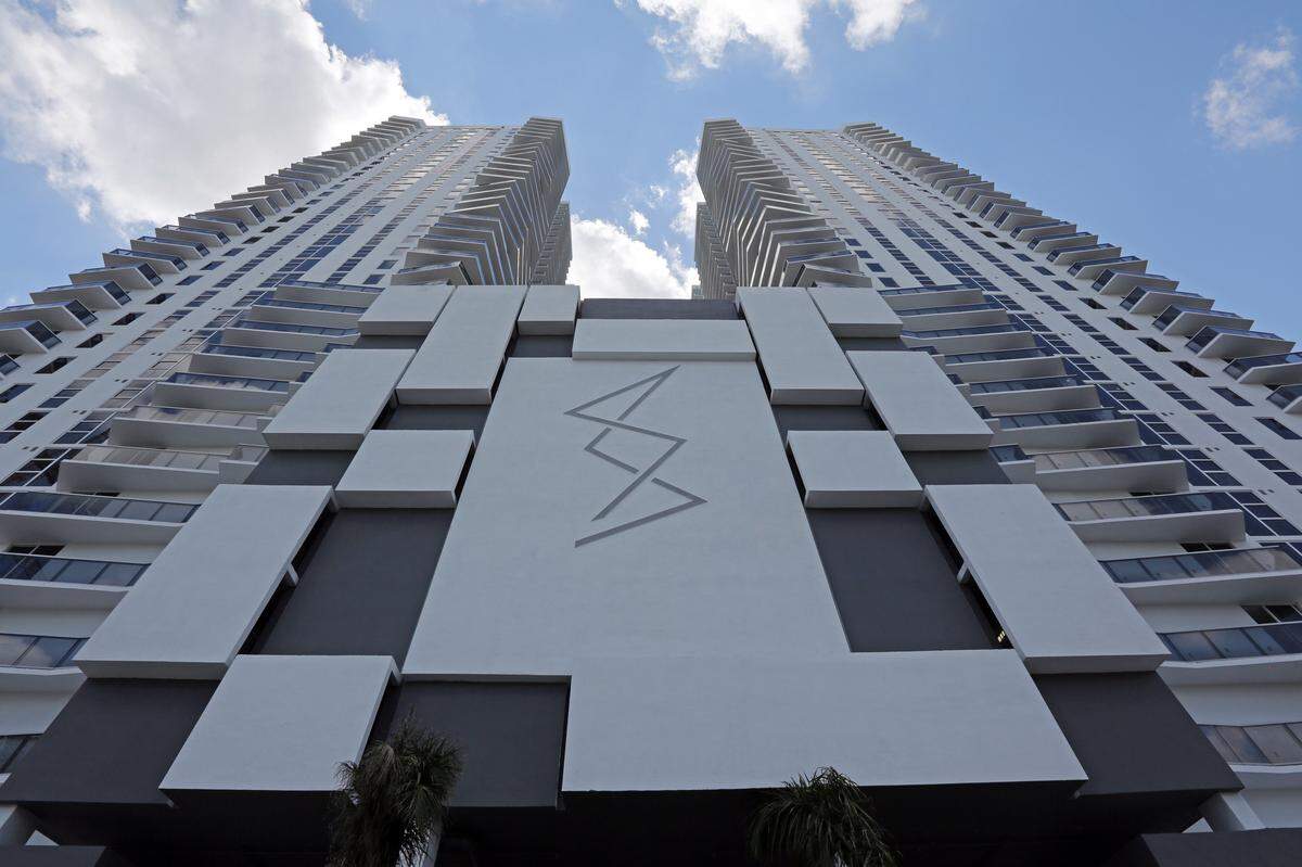 El proyecto más reciente del Melo Group', Square Station, en 1424 NE Miami Place, tiene 710 apartamento de alquiler y 15,000 pies cuadrados de espacio para comercios minoristas.
