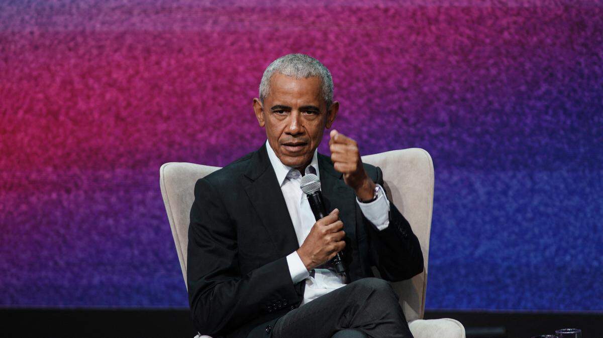 El expresidente de los Estados Unidos, Barack Obama, participa en una conversación con Andreas Drakopoulos como parte de la Conferencia SNF Nostos 2023, en Atenas, Grecia, el 22 de junio de 2023. 