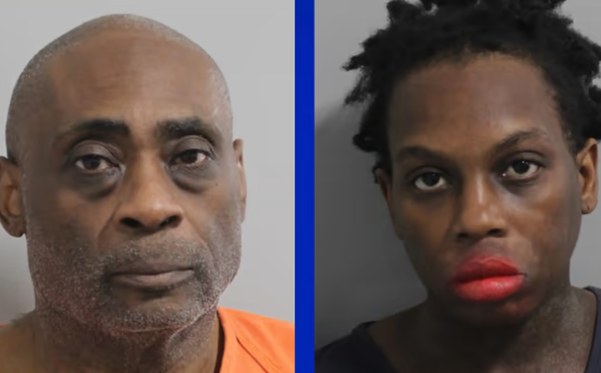 Regis Johnson, de 57 años, y Arhonda Tilman, de 35, radicados en la ciudad de Davenport, fueron arrestados por la muerte de su hija de 2 años y trasladados a una cárcel del condado, donde permanecen detenidos sin derechos a fianza.