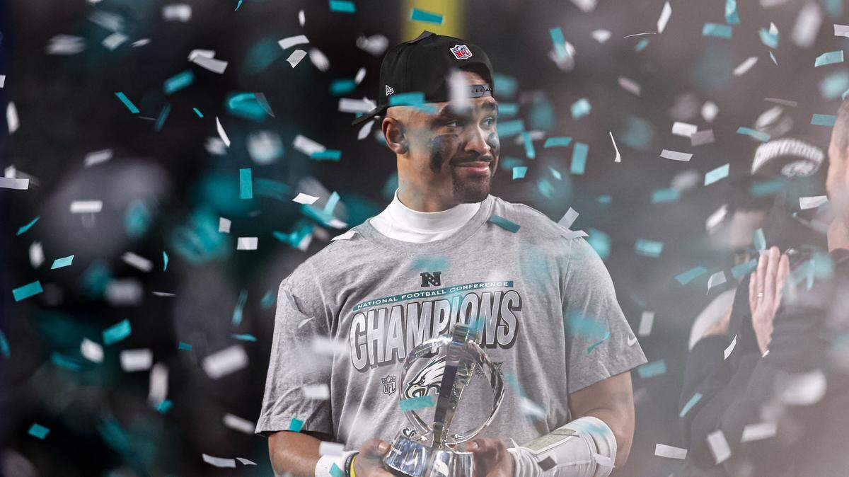 El quarterback de los Eagles de Filadelfia, Jalen Hurts, regresa al partido por el título de la NFL el domingo en Nueva Orleans.