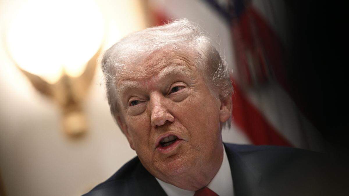 El presidente de Estados Unidos, Donald Trump, habla durante una reunión del gabinete en la Sala del Gabinete de la Casa Blanca, en Washington, DC, el 29 de enero de 2026.