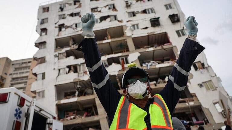 Minuto a minuto: ‘Estamos vivos’ gritan sobrevivientes bajo los escombros