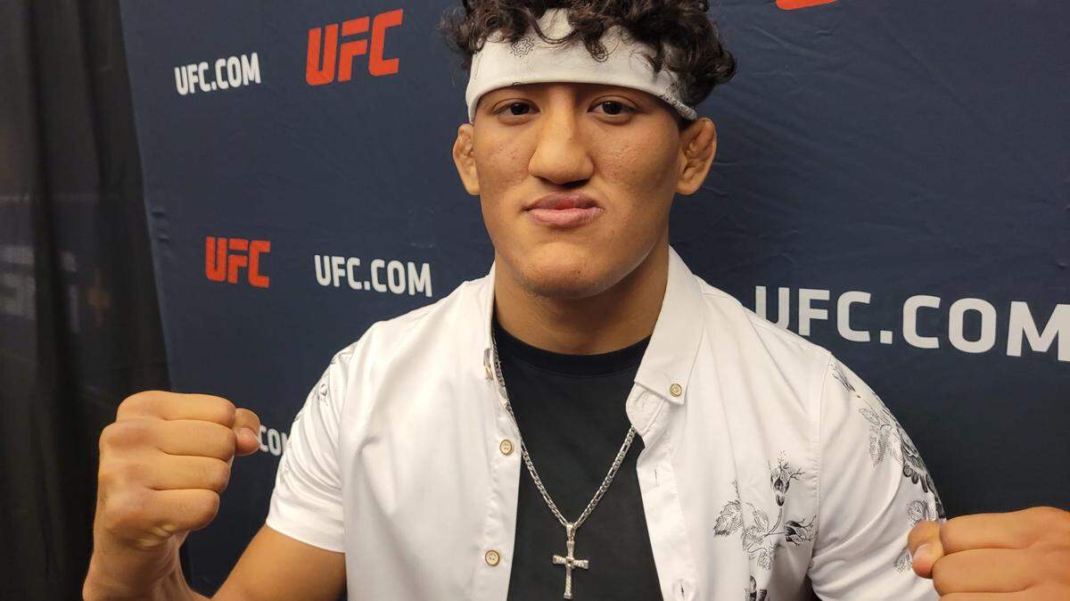 Raúl Rosas Jr. no se muerde la lengua para expresar un deseo que ha hundido a otros: quiere ser el campeón más joven en la historia de la UFC.