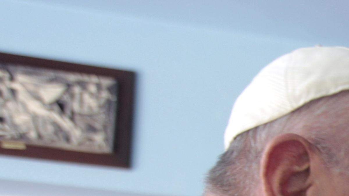El Papa Francisco visitó en la mañana del domingo, 20 de septiembre de 2015, al ex gobernante cubano Fidel Castro, en su residencia, luego de concluir la misa celebrada en la Plaza de la Revolución.