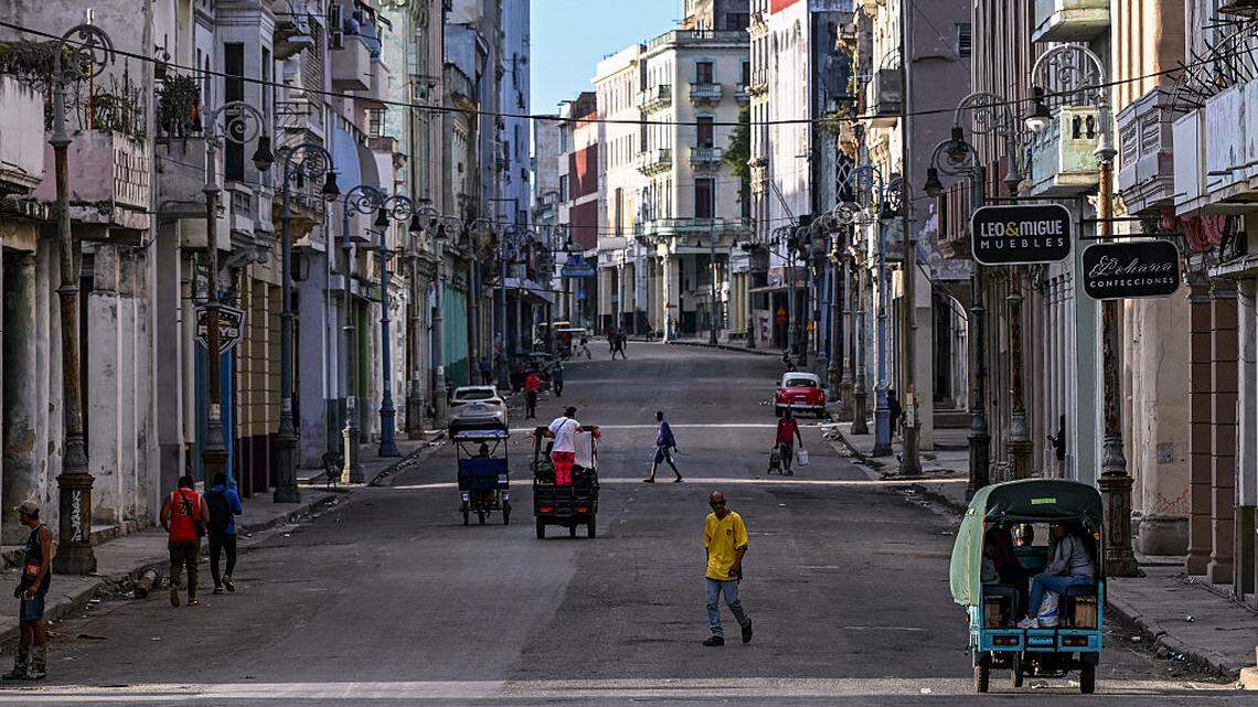 Foto de archivo muestra una calle de La Habana, Cuba. La capital cubana y el resto del país enfrentan una crisis de combustible sin precedentes.