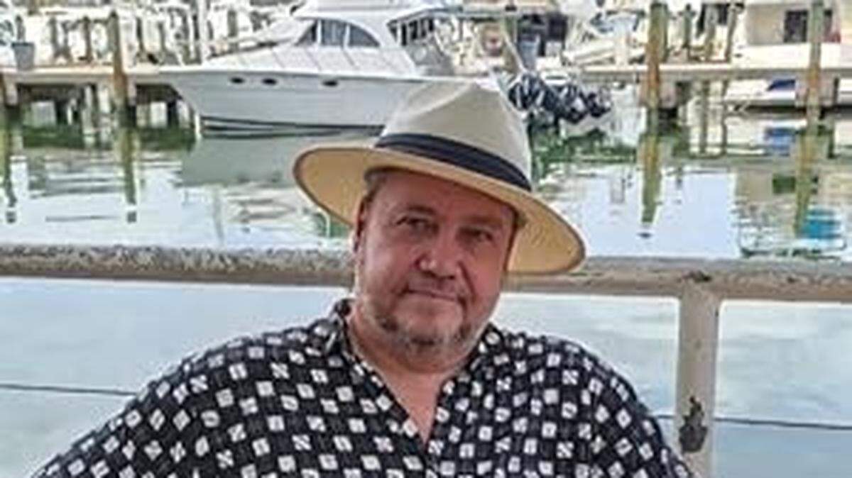 El escritor cubanoamericano Oscar F. Ortiz.