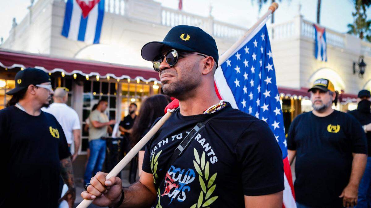 Enrique Tarrio, ex líder de los Proud Boys, visto en Miami, Florida, el 16 de julio de 2021.