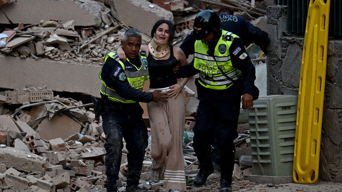 Dos fuertes terremotos, uno de magnitud 7.5, sacuden Venezuela y causan daños en Caracas