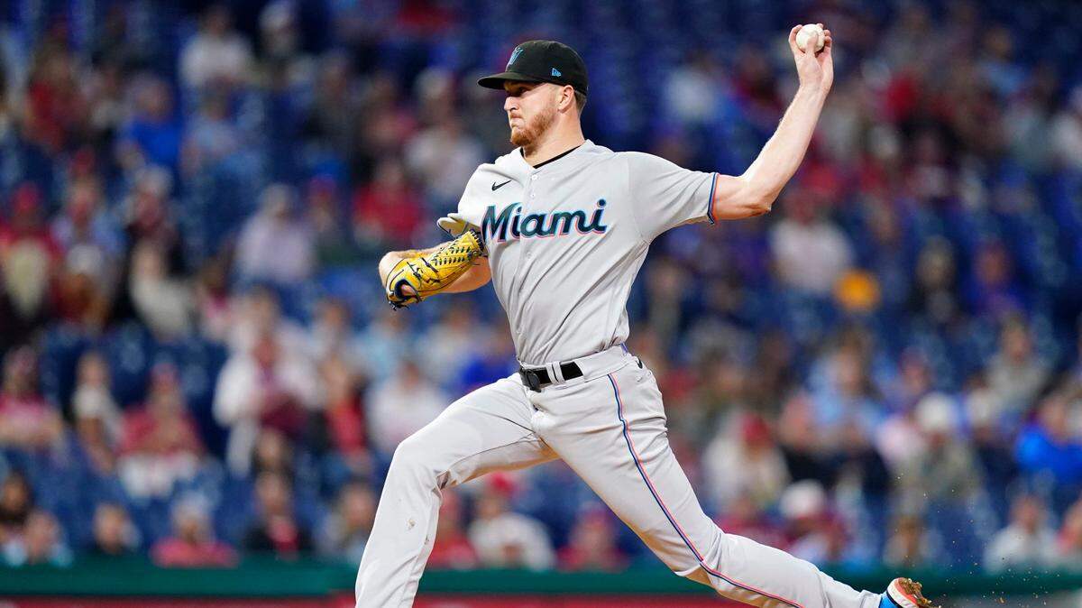 Trevor Rogers lanzó una sólida pelota durante seis episodios y mantuvo a su equipo en juego, pero una vez más la ofensiva de quienes deben respaldarlo no fue suficiente y los peces que cayeron el miércoles 4-3 ante los Filis en Filadelfia para encajar su novena derrota consecutiva.