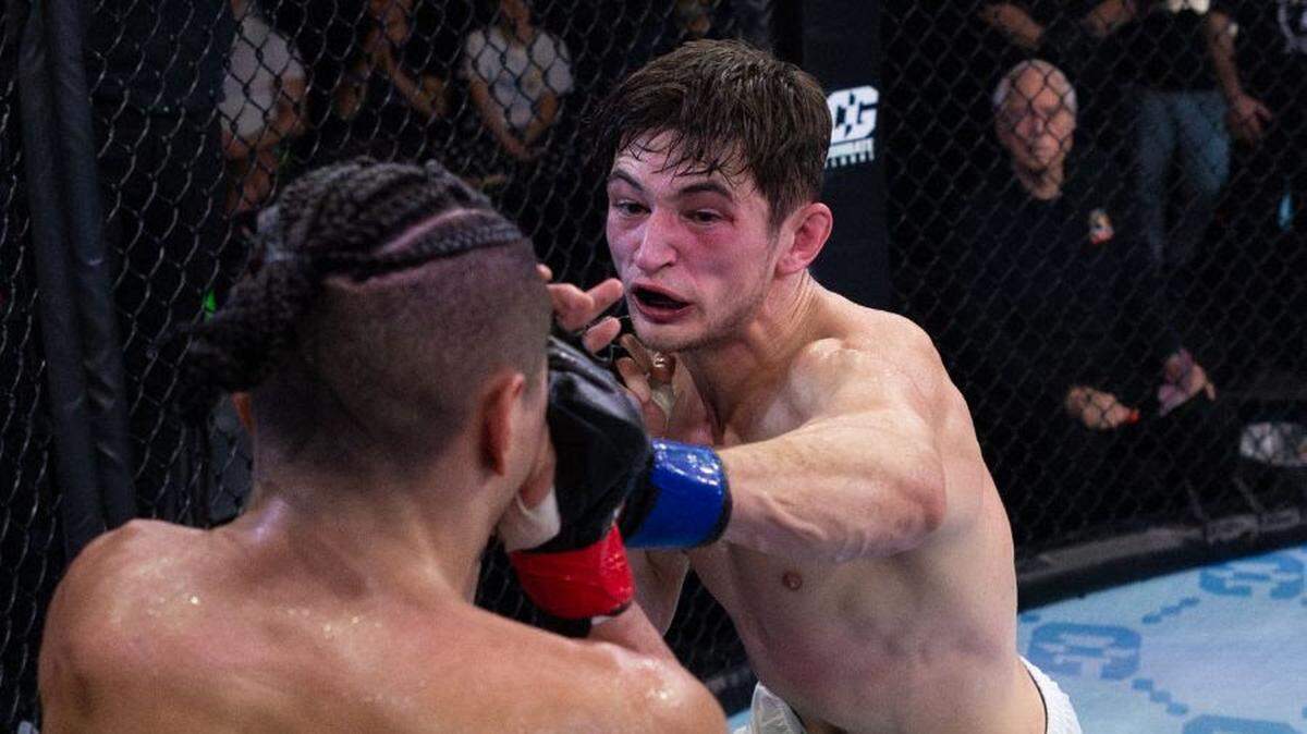 El irlandés de 24 años Patrick Lehane (der.) ha surgido como uno de los principales atletas de Combate Global y uno de los luchadores más emocionantes de ver desde que hizo su debut profesional el 1 de agosto de 2021.