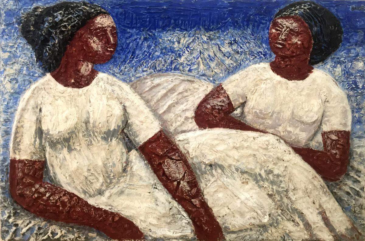 ‘Mujeres en la playa (ESTC-032)’, 1962, estuco, cartón, piedra, yeso, poncho y soga, 28.5 x 43.8 pulgadas.