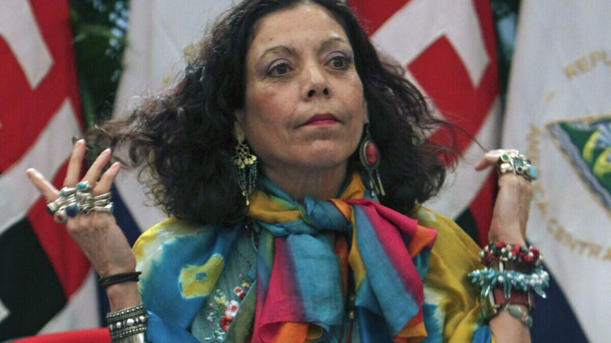 Rosario Murillo se dirige a la prensa en una conferencia en Managua en octubre del 2011.