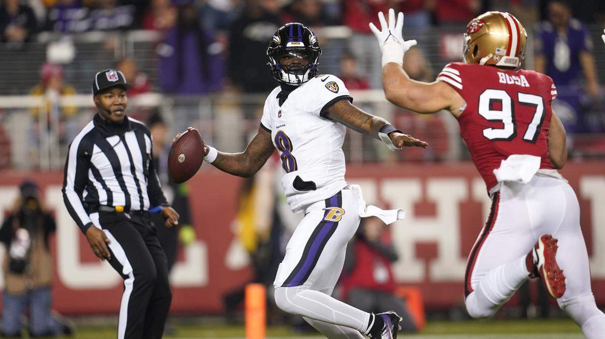 Lamar Jackson incrementó la posibilidad de llevarse el MVP y Baltimore dejó las cosas en claro con la convincente victoria 33-19 ante San Francisco en el duelo estelar del lunes entre los dos mejores equipos.