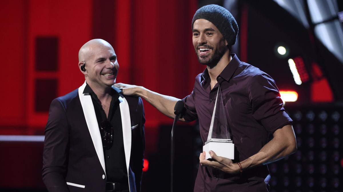 Enrique Iglesias y Pitbull en los Latin American Music Awards en Los Angeles. Foto de archivo.
