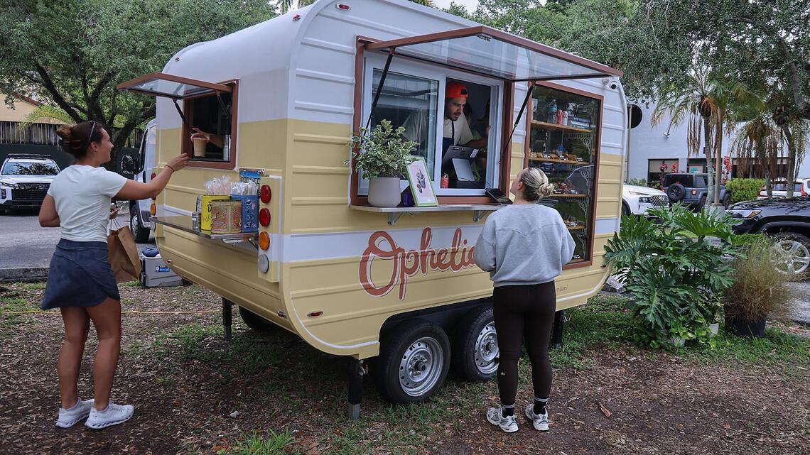 Nueva panadería de Miami en un estacionamiento. Llega temprano porque sus productos son muy codiciados