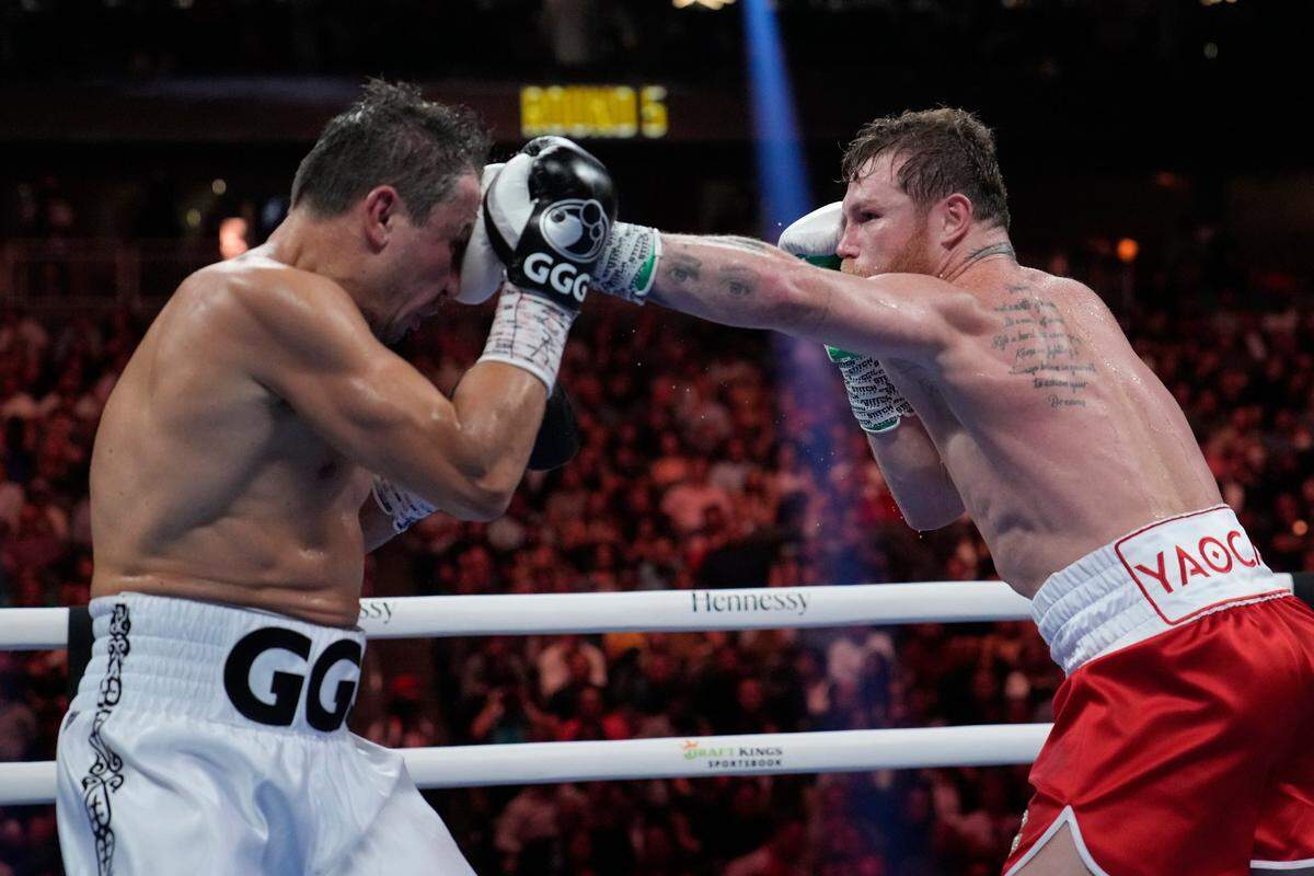 Saúl Álvarez (izq.) y Gennady Golovkin nos quedaron a deber. Prometieron tanto y entregaron tan poco que al final esta tercera entrega ganada por el mexicano palidece en comparación con los primeros dos enfrentamientos.