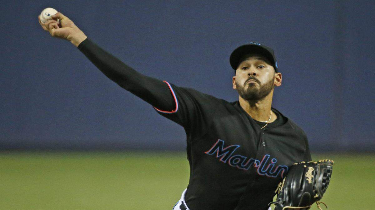 PABLO LOPEZ lanza en la primera entrada contra los Piratas el 15 de junio del 2019.