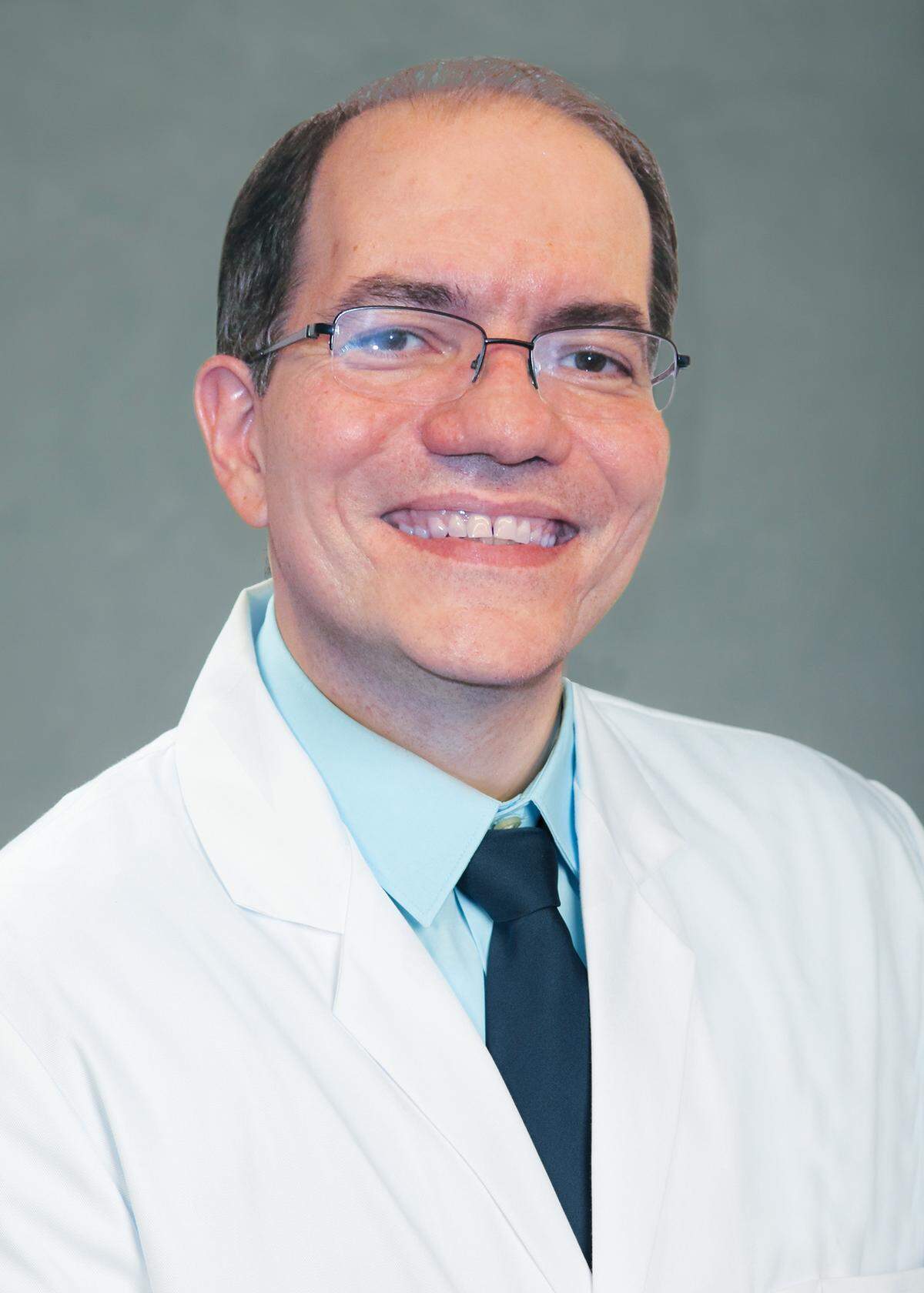  Dr. Alexandre Ferriera, director de cardiología de Jackson Heart Institute del Jackson Health System.