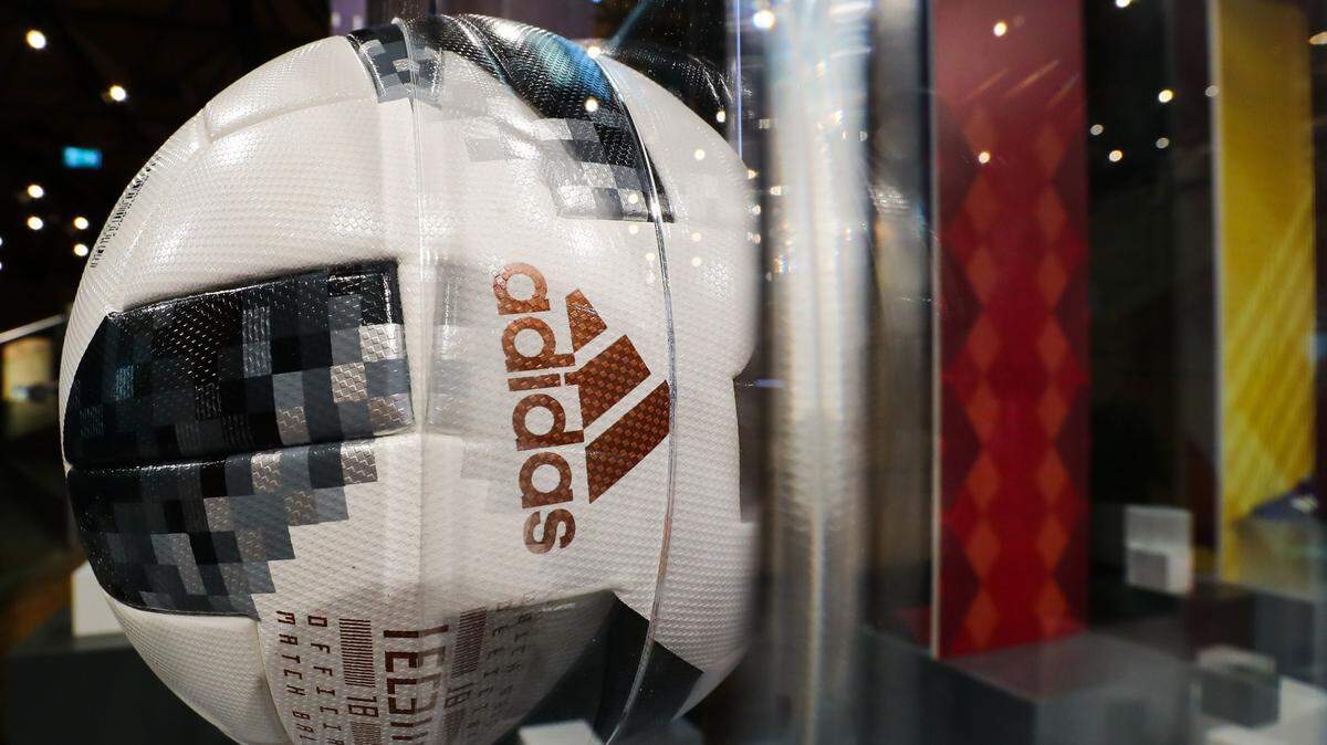 Telstar 18 es el nombre del esférico con que se jugará el Mundial de Rusia 2018, que si bien hace un guiño al utilizado en México 1970, es sin duda el más avanzado de todos los utilizados hasta ahora.
