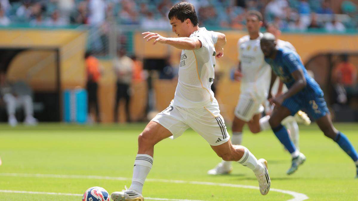 El delantero del Real Madrid Gonzalo García anotó el gol de su equipo en el empate 1-1 ante Al Hilal, en el partido del Mundial de Clubes celebrado el 18 de junio de 2025 en el Hard Rock Stadium en Miami Gardens, Florida.