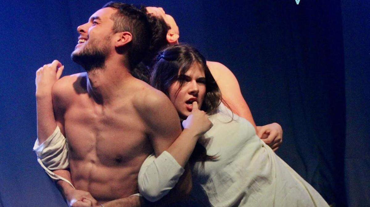 El sábado 22 de abril se estrena en el SAH Blue Box Theatre de 2186 NW 87 Ave., en Doral, la obra ‘Solsticio’, de Ernesto García, en adaptación y montaje de Miguel Sahid. 