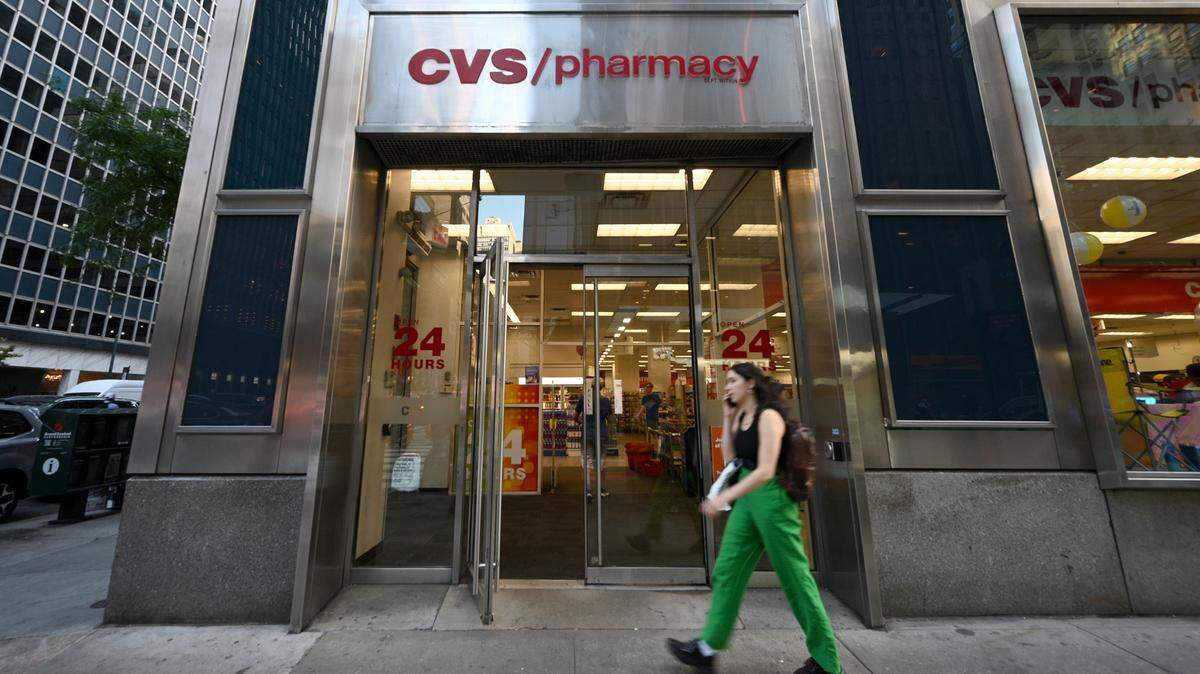La recomendación de la Administración de Alimentos y Medicamentos de Estados Unidos (FDA por sus iniciales en inglés) incluye gotas lubricantes de seis compañías: CVS Health, Target, Rite Aid y Cardinal Health, entre otras. 