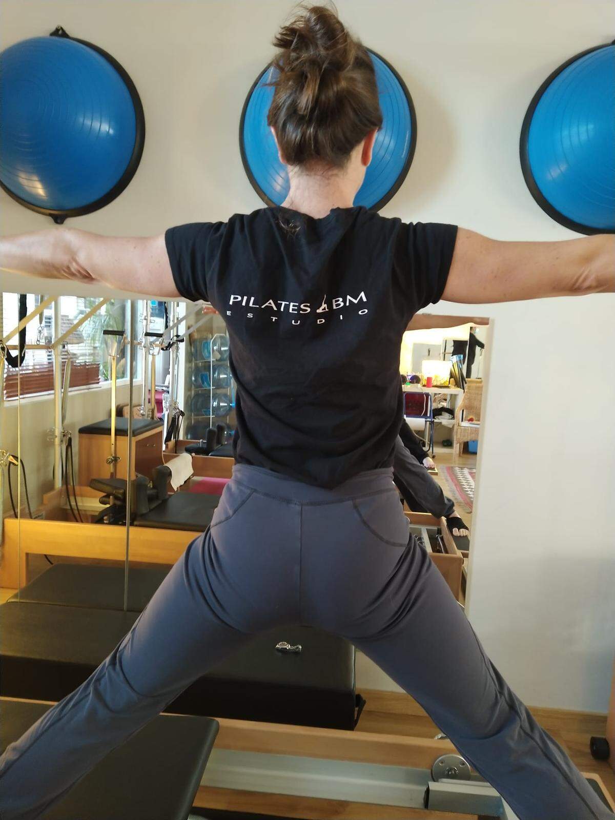 Pilates es el mejor método de entrenamiento corporal, postural que conozco, es accesible a todos y a todos reta a mejorar.