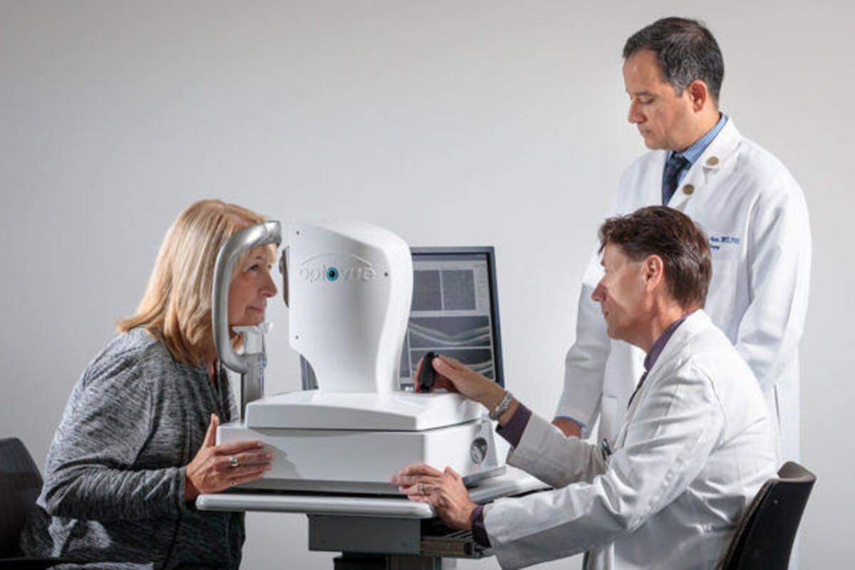 Un estudio publicado este mes reveló que una cuarta parte de los adultos con mayor riesgo de desarrollar enfermedades de la retina, como degeneración macular y retinopatía diabética, atrasaron la búsqueda de atención médica para sus problemas de visión.