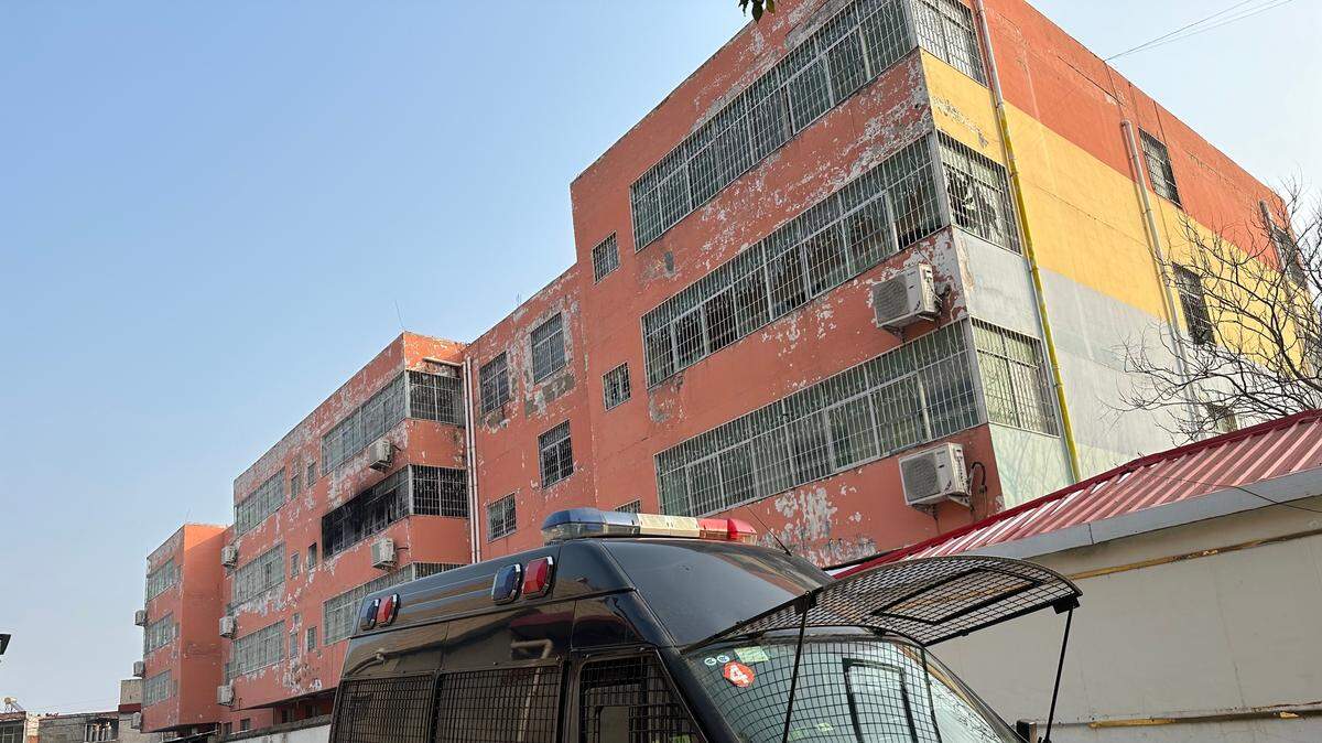 Foto tomada el 20 de enero de 2024 de la escuela primaria Yingcai, en el distrito rural de Fangcheng en China, donde se produjo el fatal incendio que cobró la vida de 13 niños.