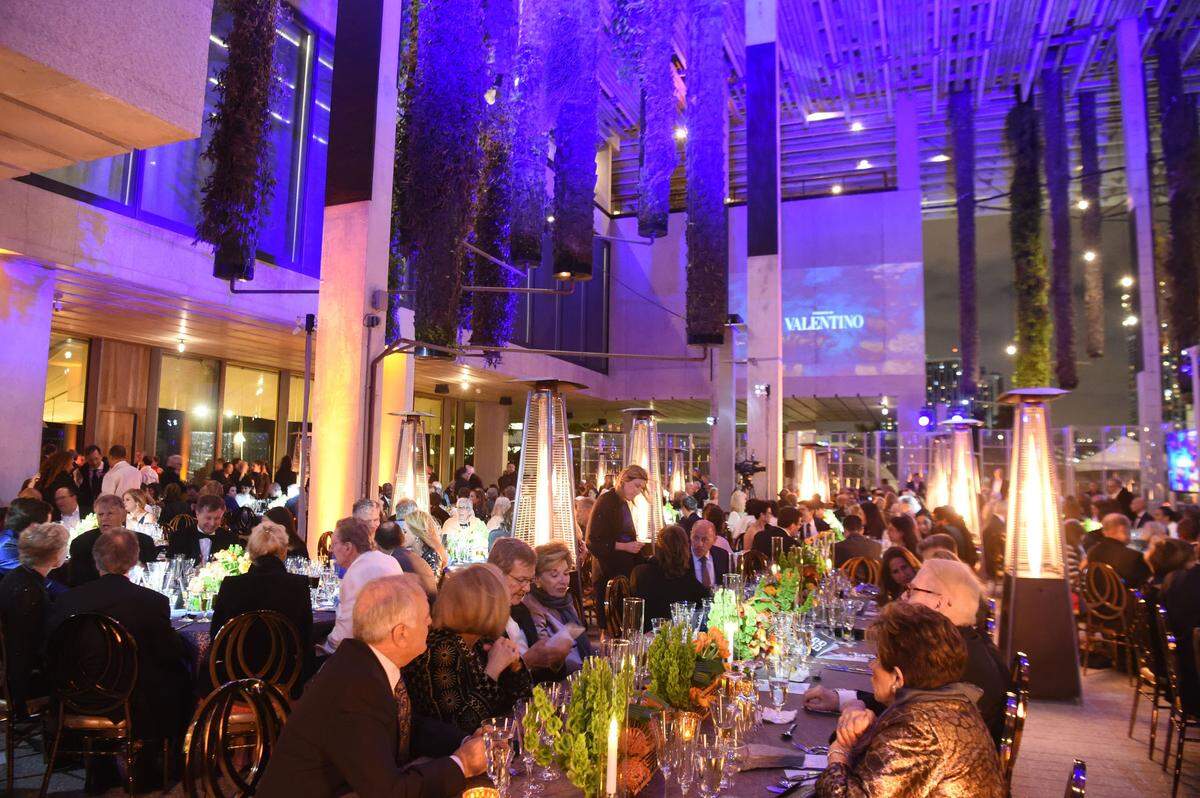 PAMM: Seventh Annual Art of the Party, el 17 de abril, la recaudación de fondos más grande del año. Se trata de un evento reinventado con cena al aire libre en persona, entretenimiento con la Nu Deco Ensemble y una subasta virtual silenciosa. 
