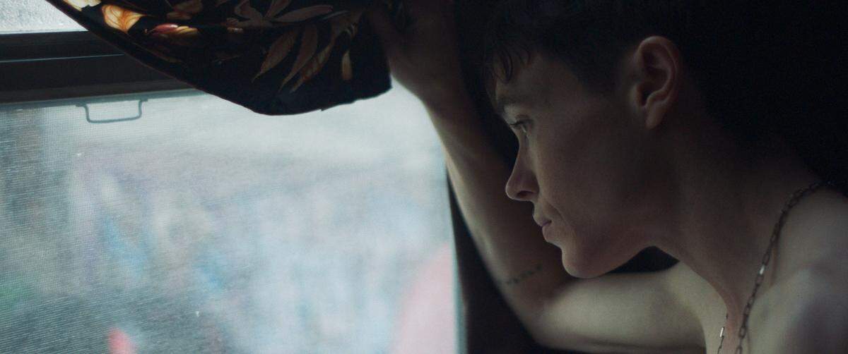 O Cinema Miami Beach estrena el drama ‘Close To You’ (2024) con las actuaciones de Elliot Page y Hillary Baack.