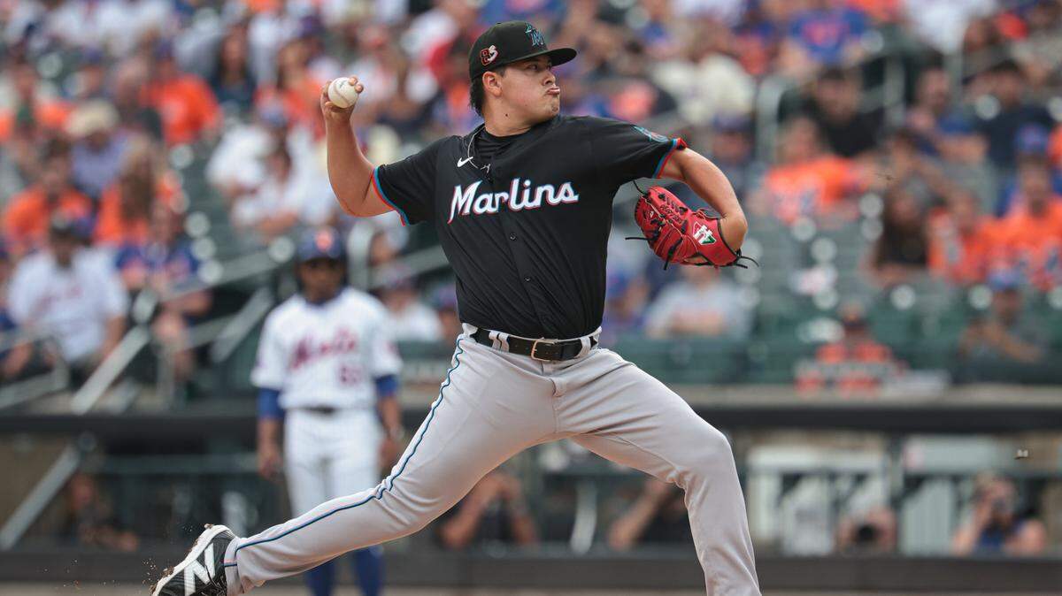 El abridor de los Marlins Valente Bellozo lanzó cinco entradas y un tercio ante los Mets y toleró dos carreras con siete hits, en el partido celebrado el 18 de agosto de 2023 en el Citi Field de Nueva York.
