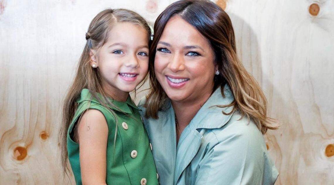 Adamari López con su hija Alaïa.