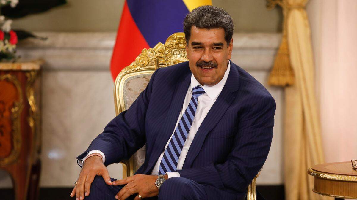 Nicolás Maduro, presidente de Venezuela, espera recibir al nuevo embajador de Colombia en Venezuela en el palacio presidencial de Miraflores en Caracas, Venezuela.