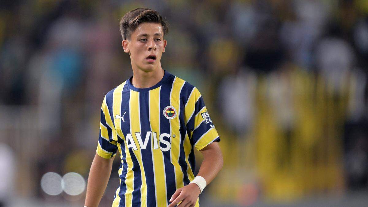 Arda Guler, mediapunta internacional turco de 18 años, firmó con el Real Madrid un contrato por las seis próximas temporadas, hasta el 30 de junio de 2029.
