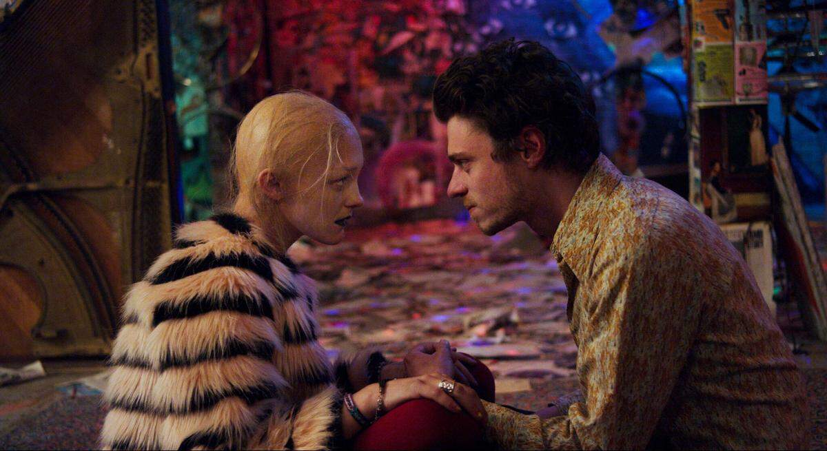 O Cinema Miami Beach proyecta ‘Are We Not Cats’ (2016), una película extraña que mantiene la atención del espectador a pura emoción y terror.