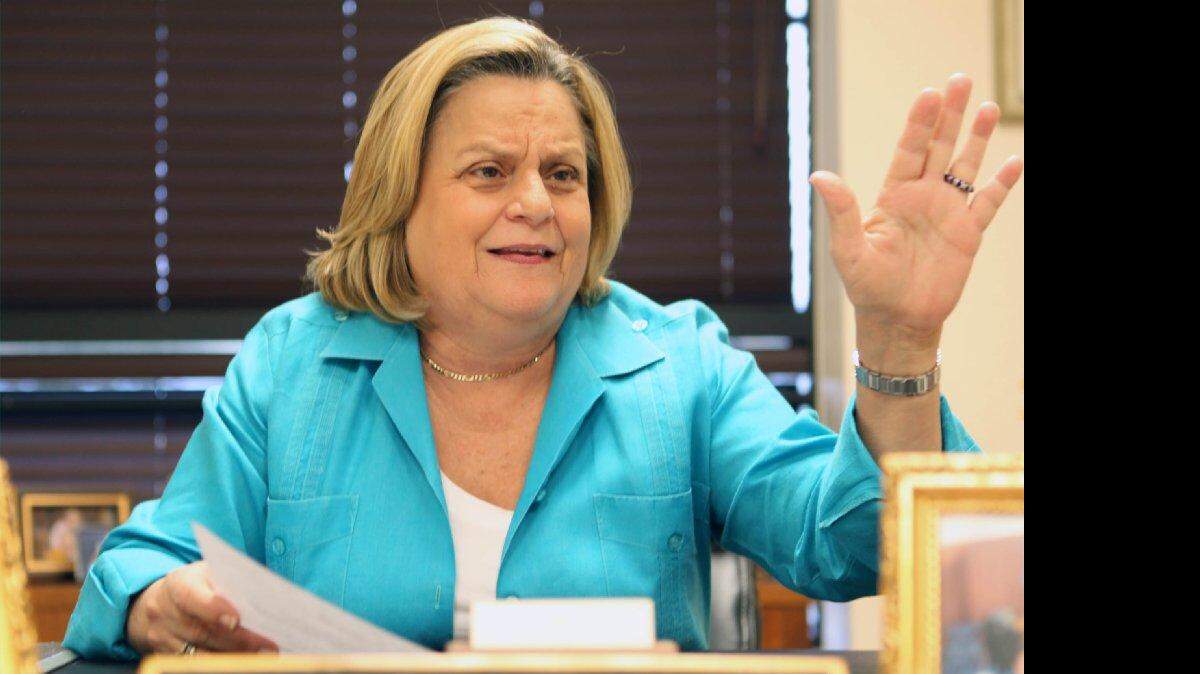 El miércoles, Ros-Lehtinen le dijo al Comité de Política Exterior que legalmente el Congreso no puede evitar que la Casa Blanca saque a Cuba de la lista.